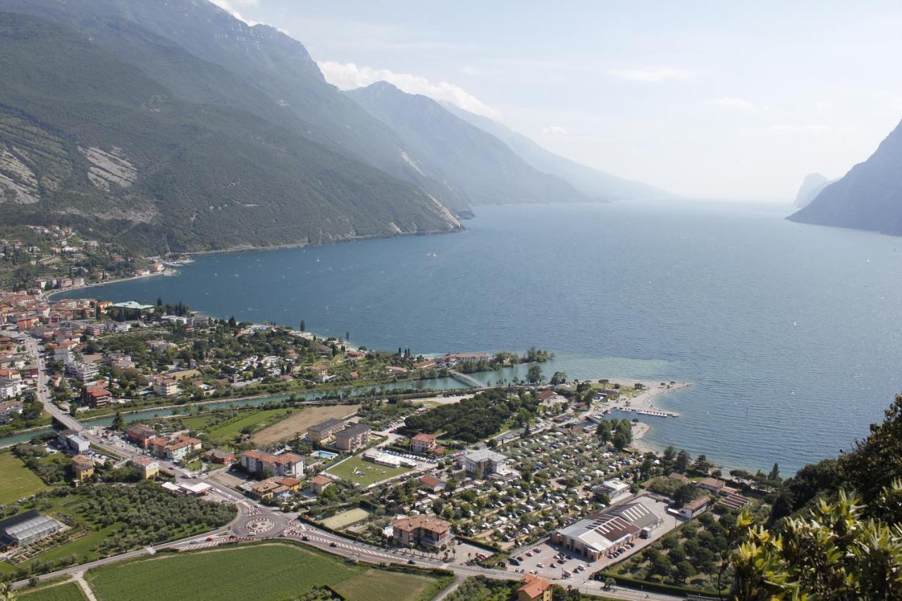 Hotel Angelini Torbole Sul Garda Bagian luar foto