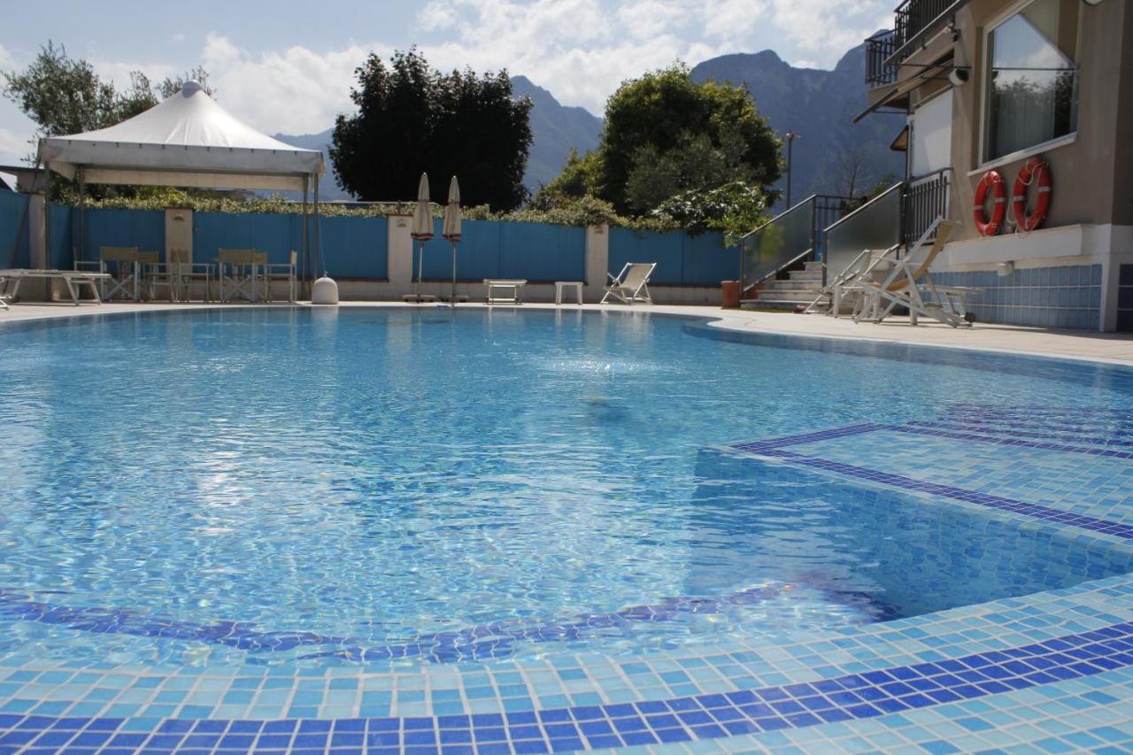 Hotel Angelini Torbole Sul Garda Bagian luar foto