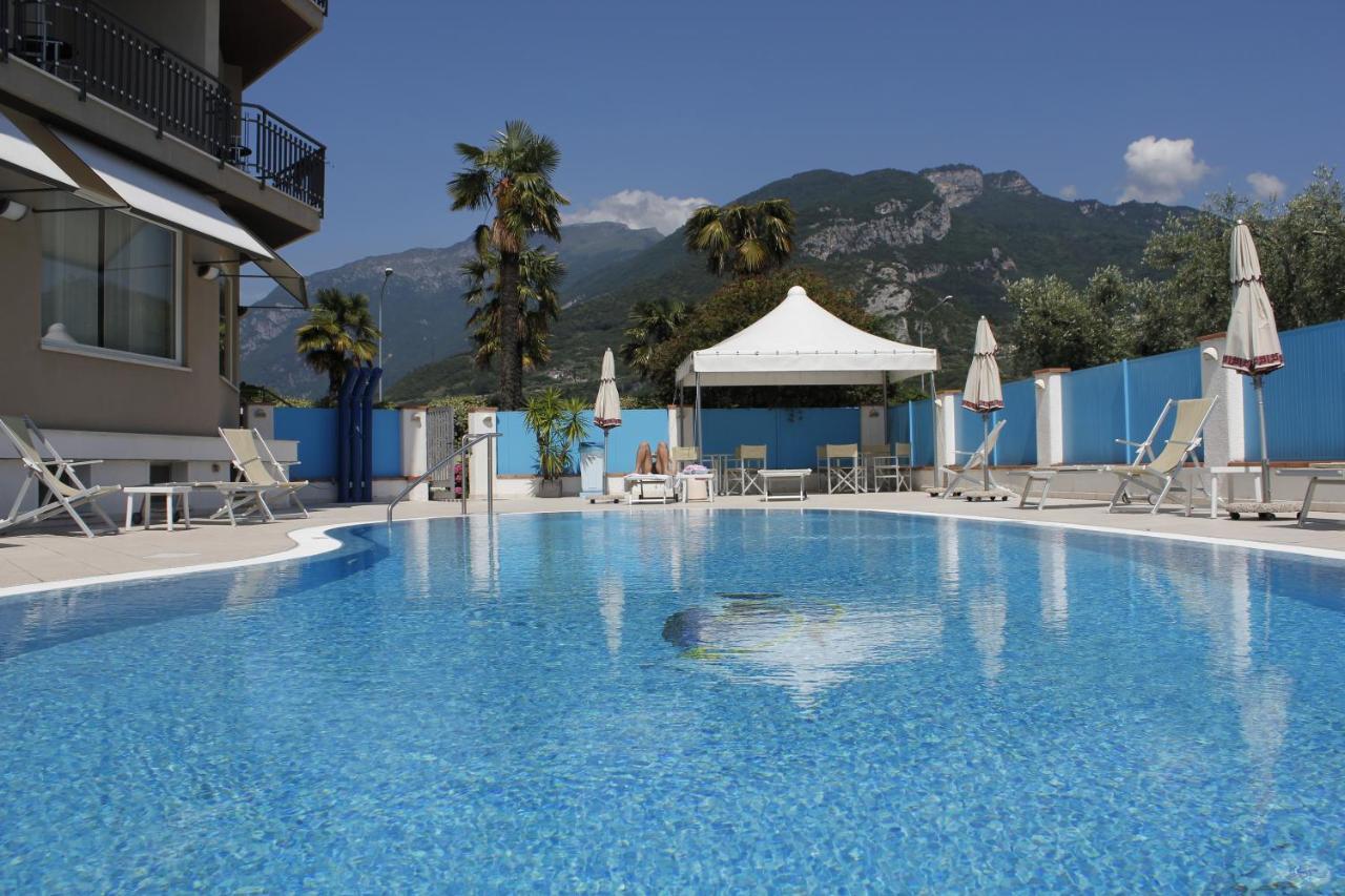 Hotel Angelini Torbole Sul Garda Bagian luar foto