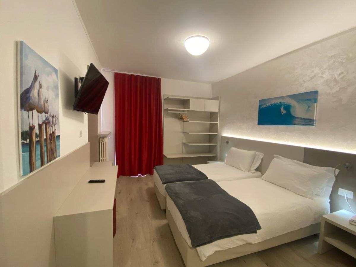 Hotel Angelini Torbole Sul Garda Bagian luar foto