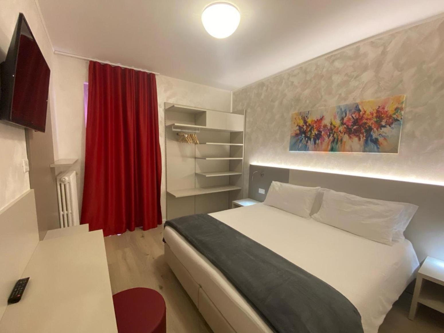 Hotel Angelini Torbole Sul Garda Bagian luar foto