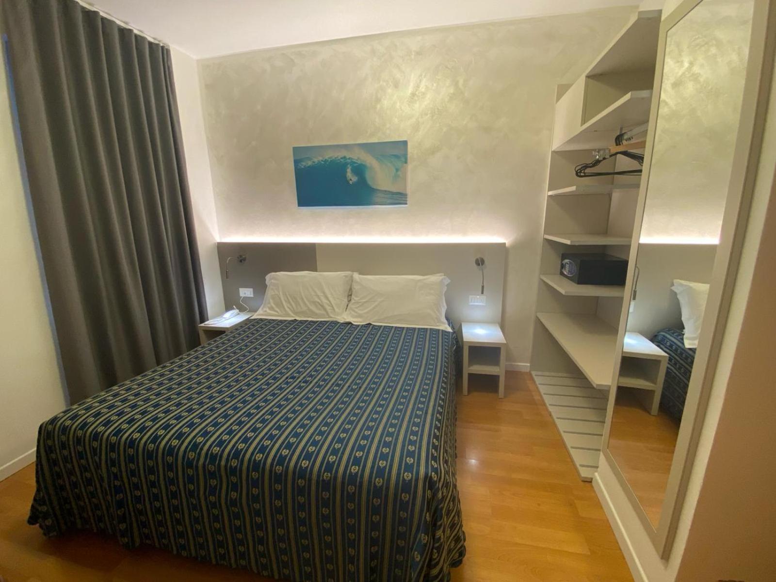 Hotel Angelini Torbole Sul Garda Bagian luar foto