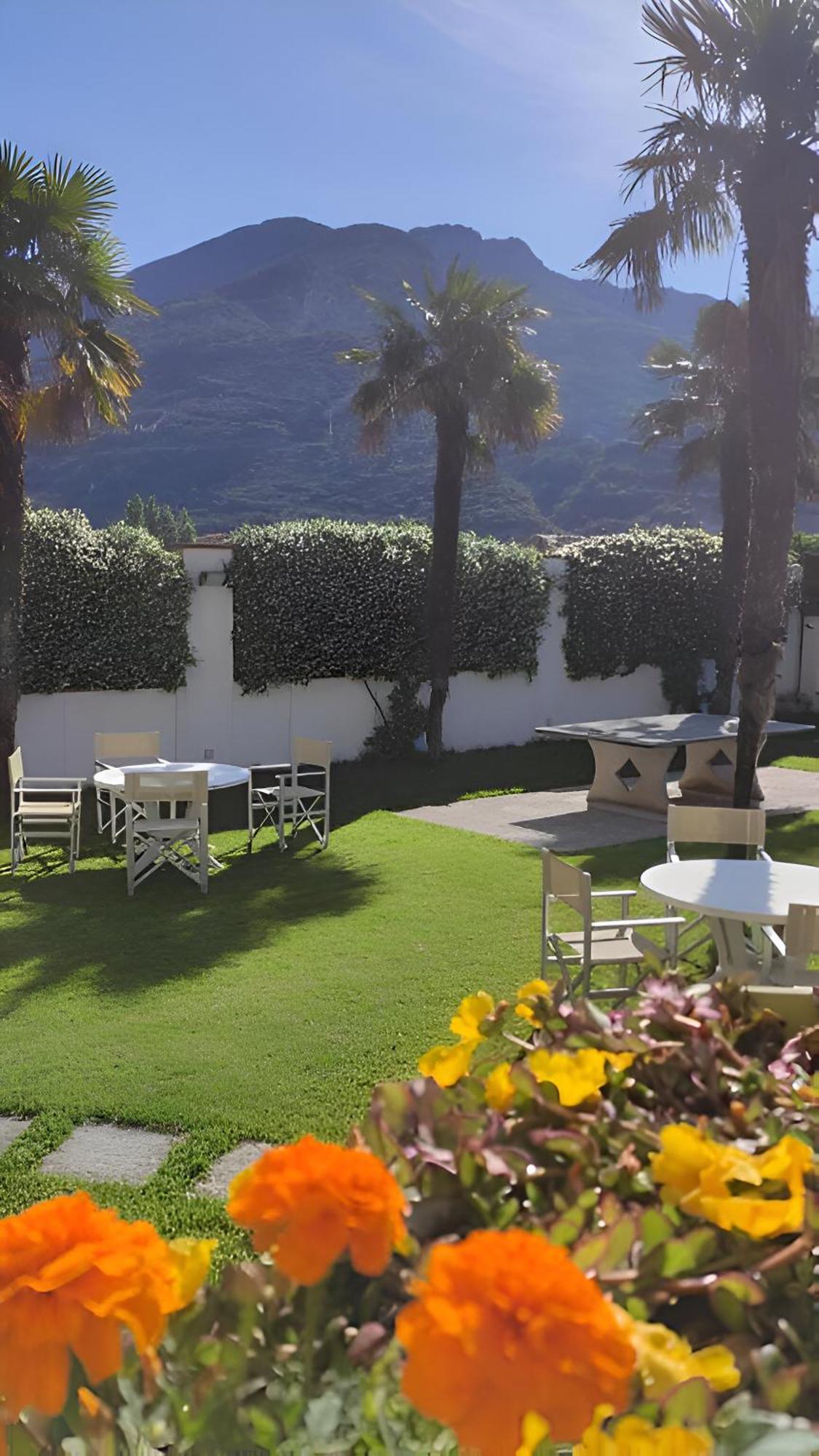 Hotel Angelini Torbole Sul Garda Bagian luar foto