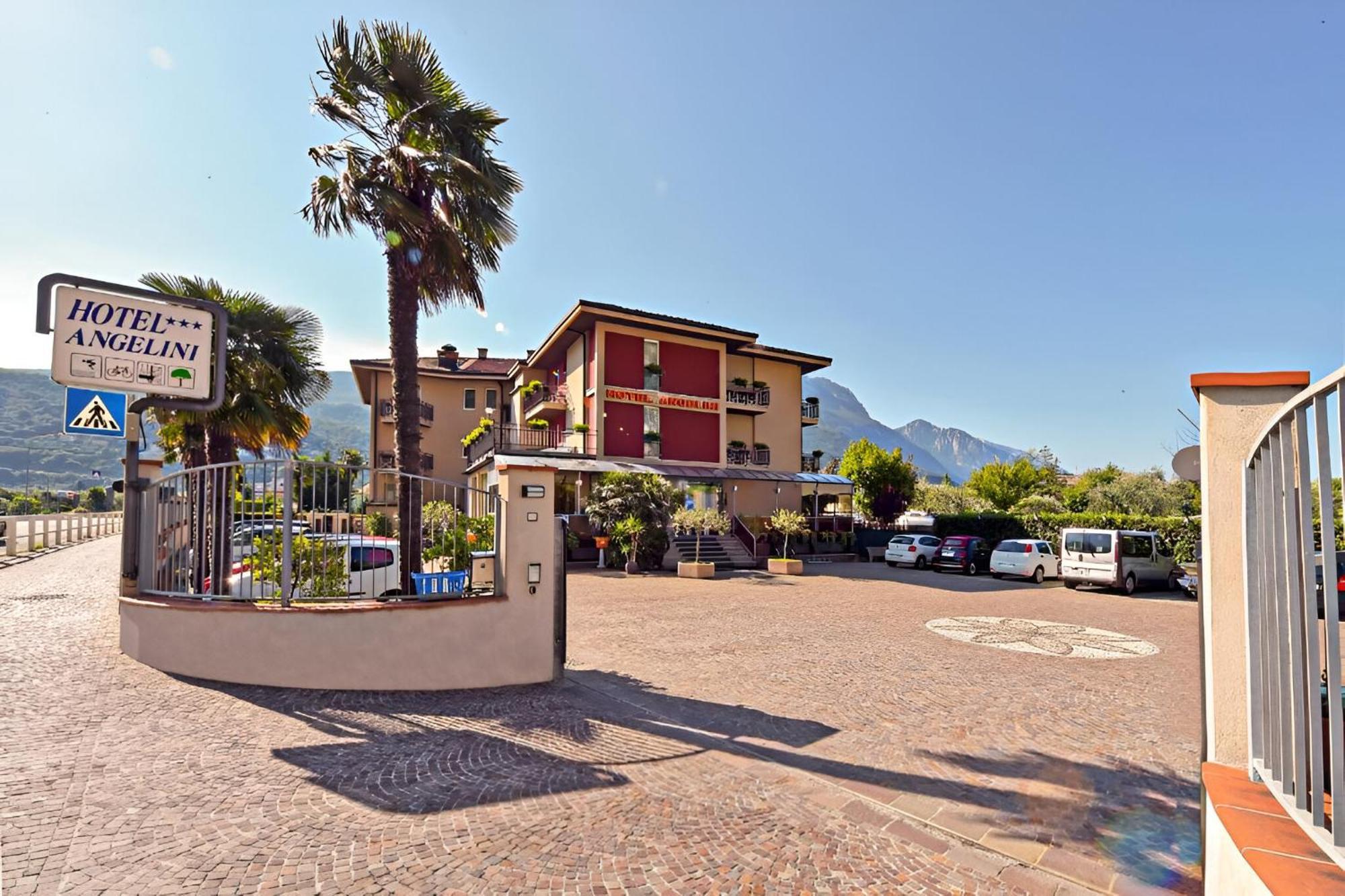 Hotel Angelini Torbole Sul Garda Bagian luar foto