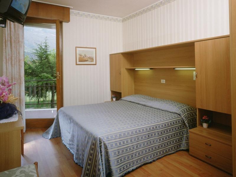 Hotel Angelini Torbole Sul Garda Bagian luar foto