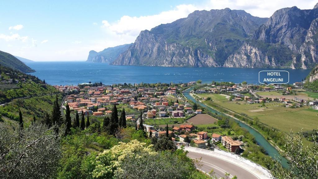Hotel Angelini Torbole Sul Garda Bagian luar foto