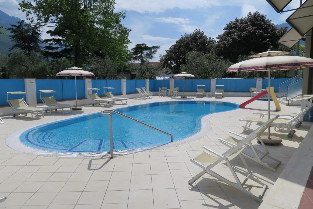 Hotel Angelini Torbole Sul Garda Bagian luar foto