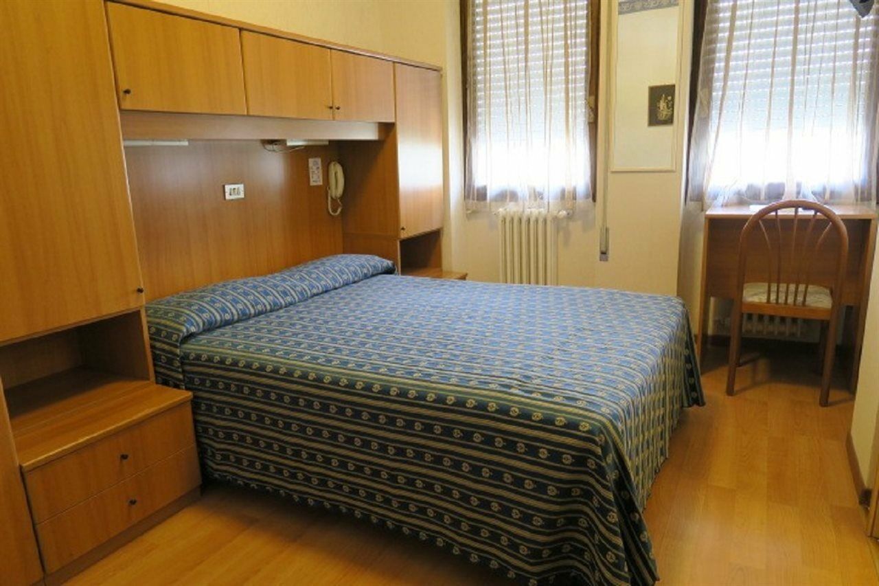 Hotel Angelini Torbole Sul Garda Bagian luar foto