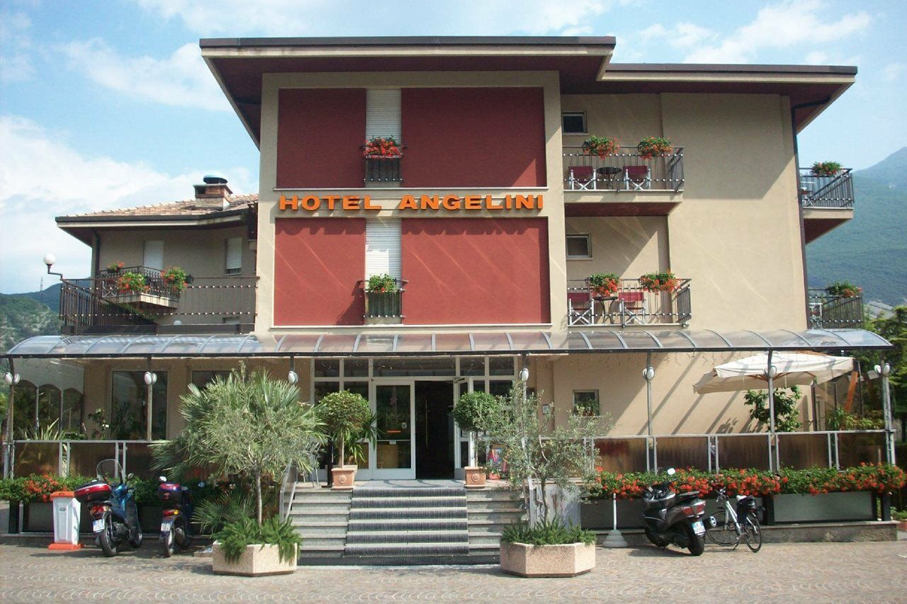 Hotel Angelini Torbole Sul Garda Bagian luar foto